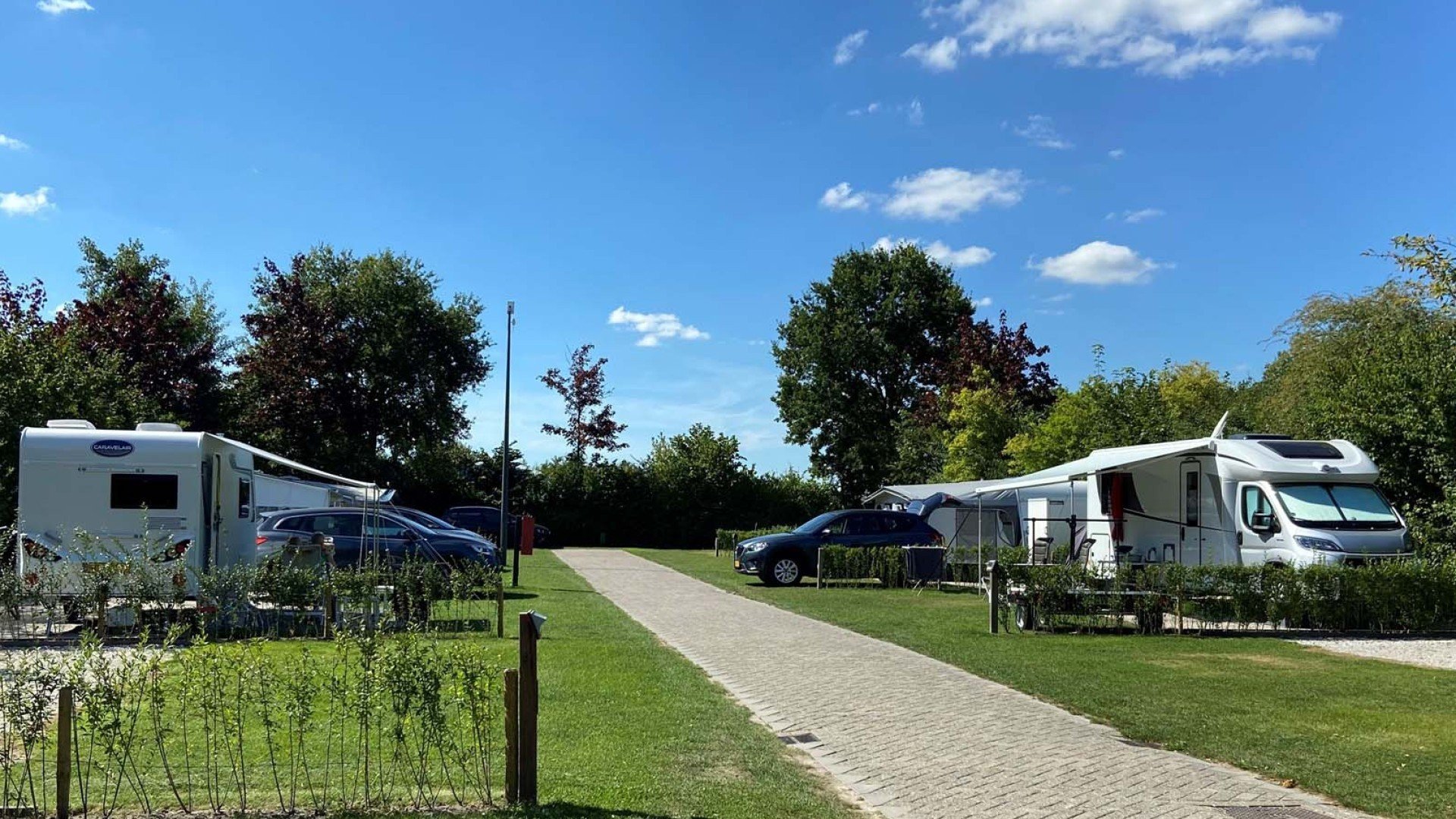 Geniet van de rust en ruimte en groot buitenzwembad in het hart van Friesland